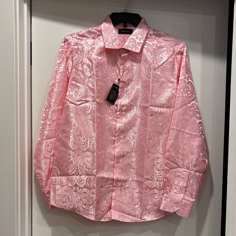 Absolute beauty in this shirt, wear with jeans a wedding or special occasion.